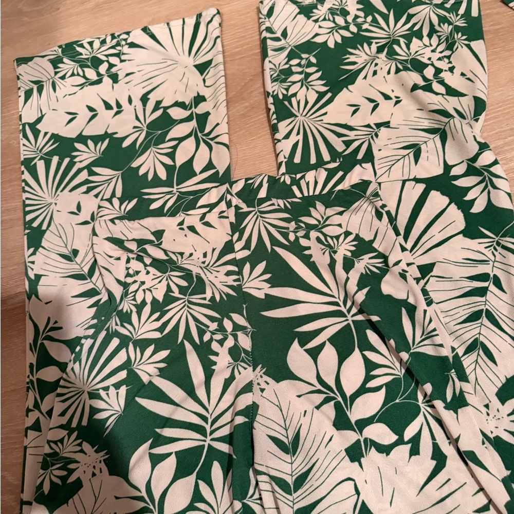 Green and Cream Tropical Print matching set